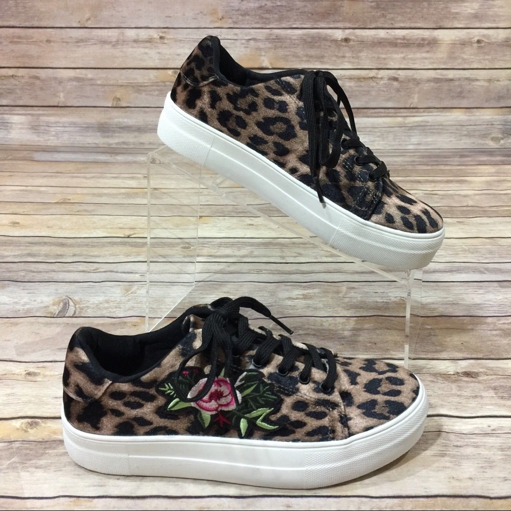 MADDEN GIRL 6.5 Sneakers Leopard Embroidered Shoe